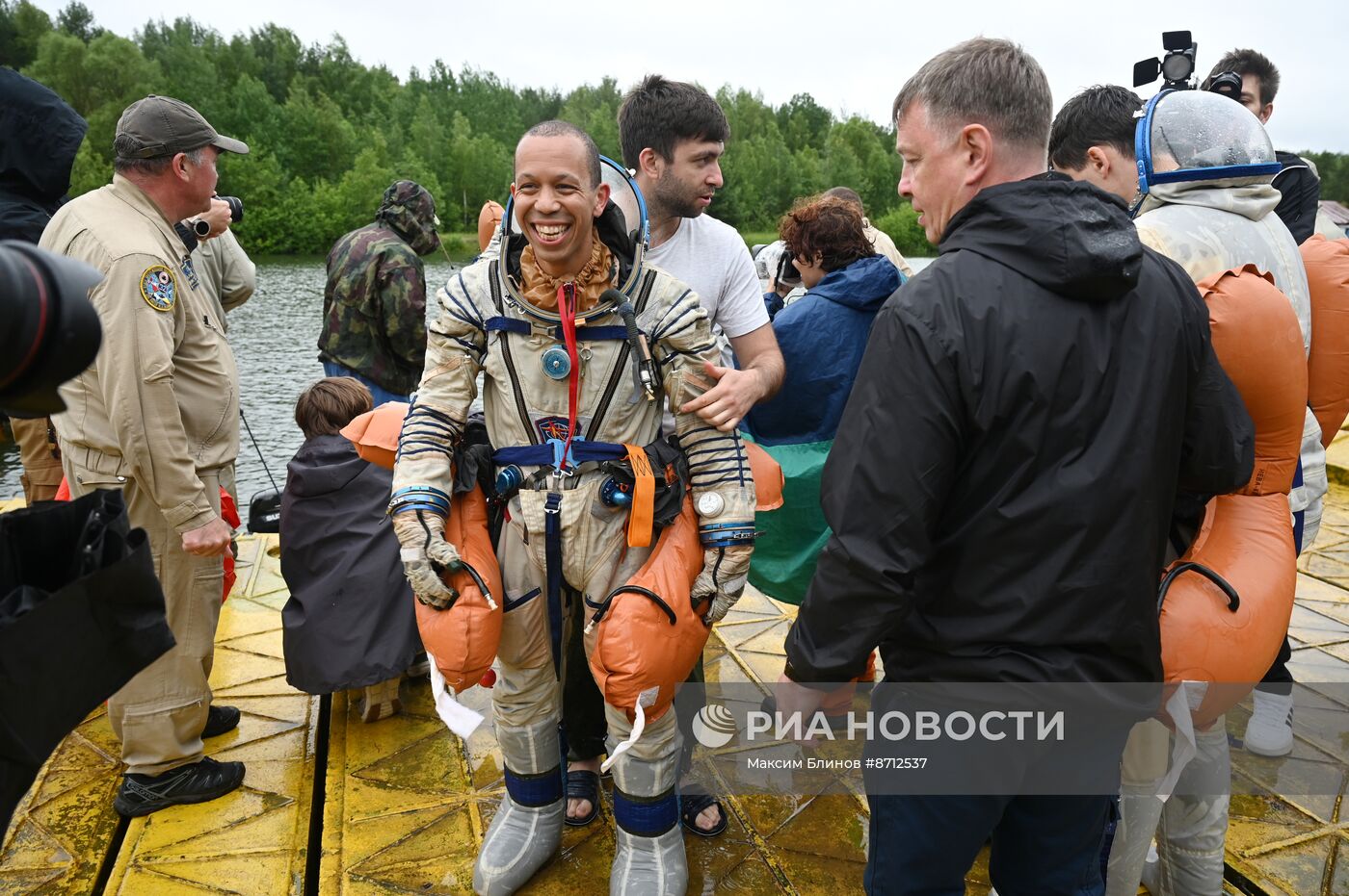Тренировки космонавтов в случае приземления на водную поверхность