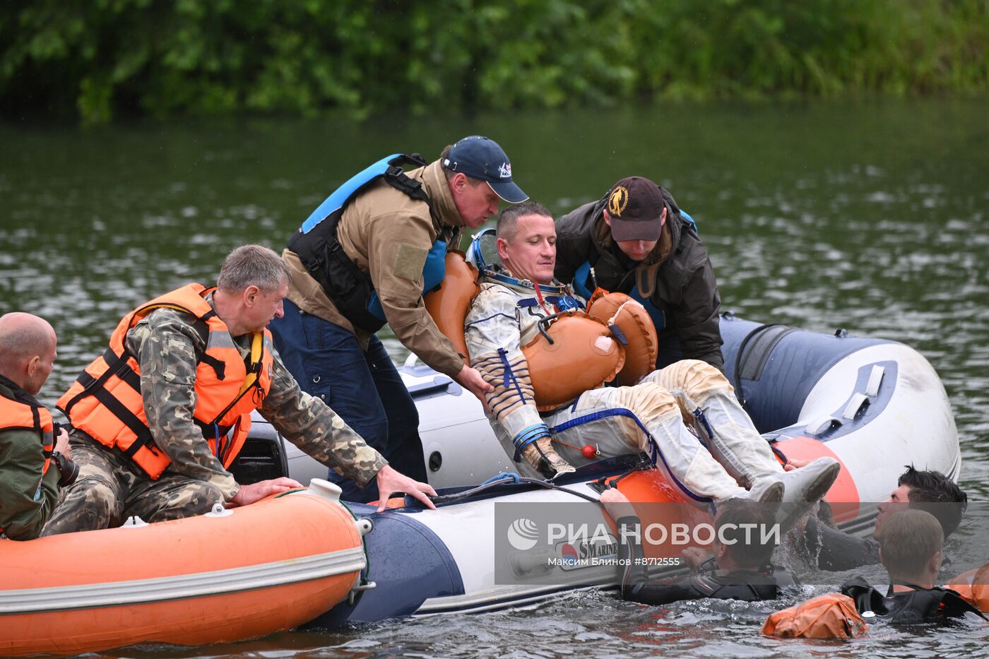 Тренировки космонавтов в случае приземления на водную поверхность