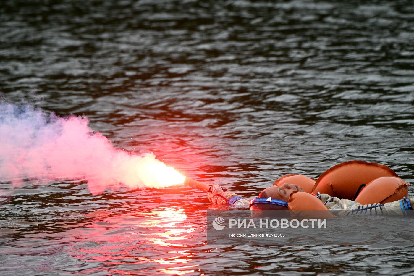 Тренировки космонавтов в случае приземления на водную поверхность