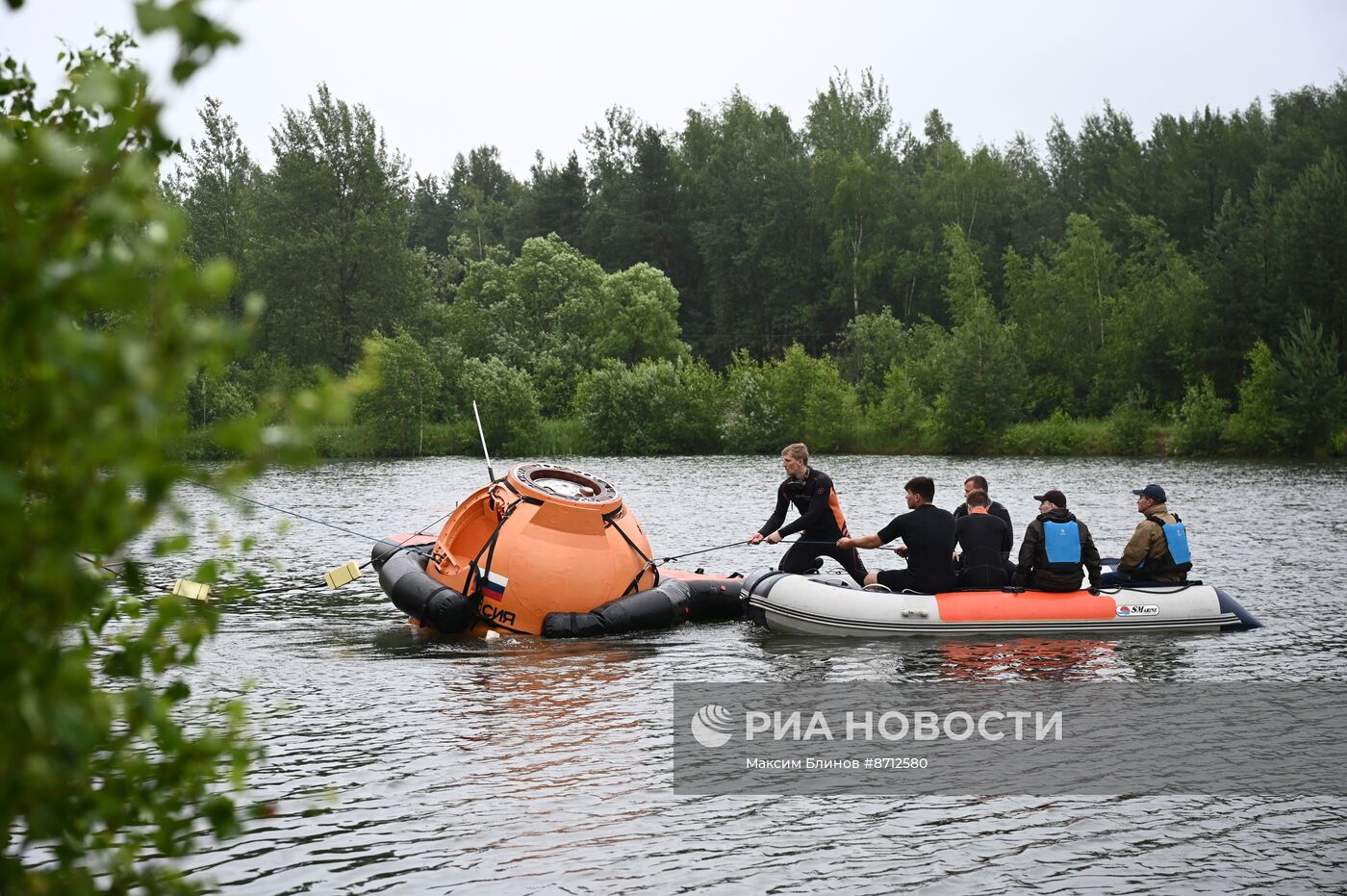 Тренировки космонавтов в случае приземления на водную поверхность