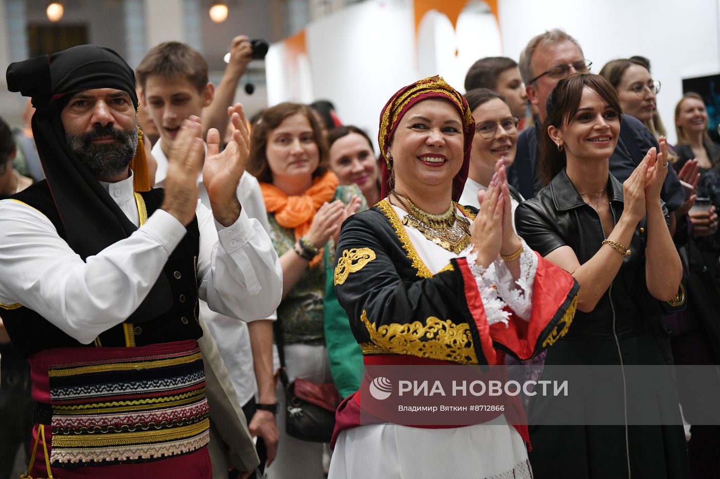 Открытие XIII Международного фестиваля искусств "Традиции и современность"