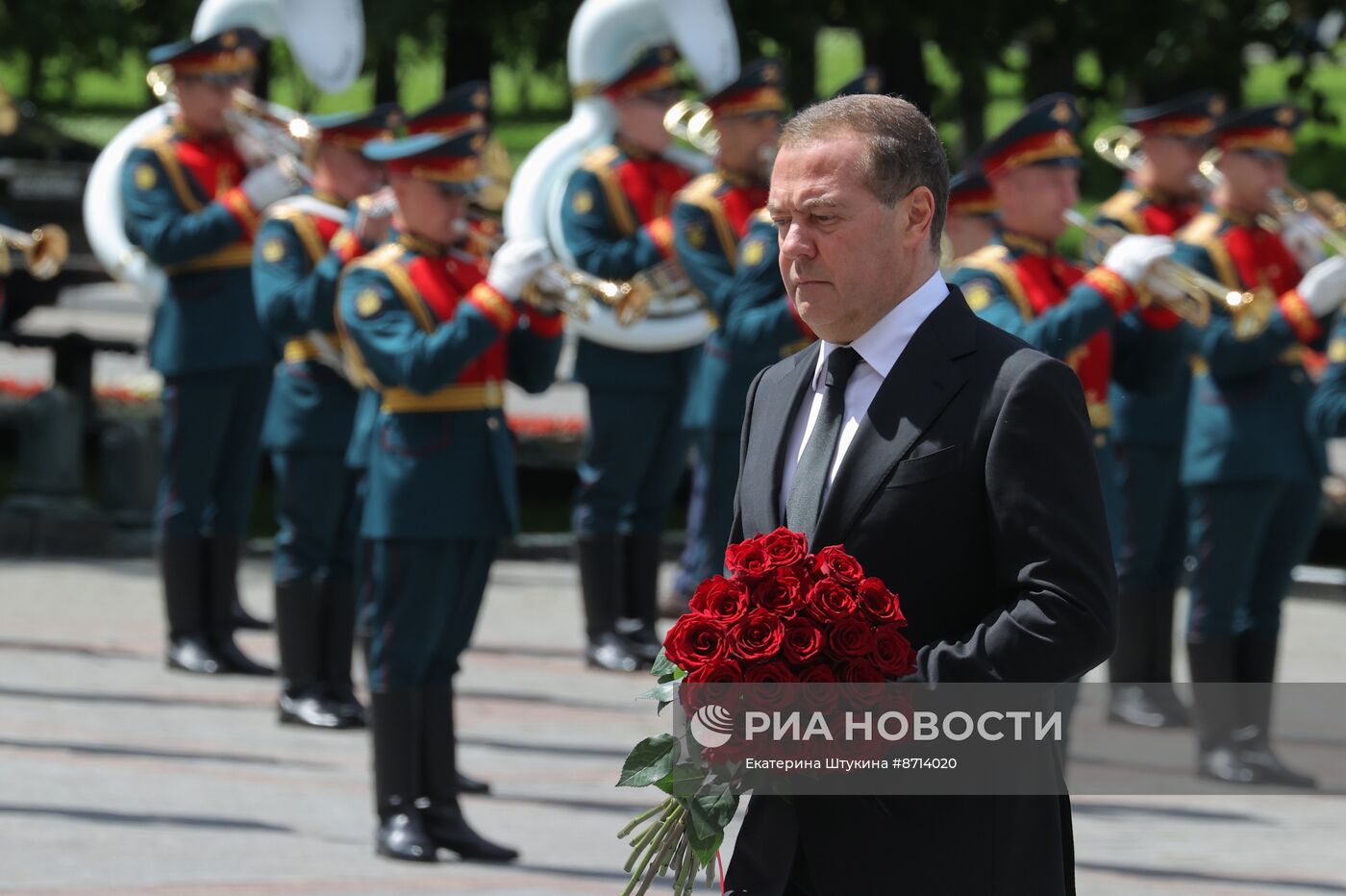 Президент Владимир Путин принял участие в церемонии возложения венка к Могиле Неизвестного Солдата