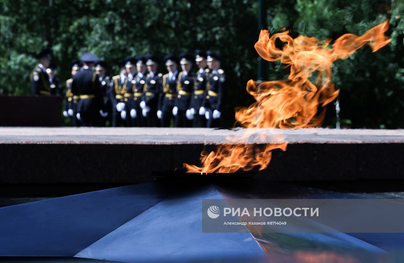 Президент Владимир Путин принял участие в церемонии возложения венка к Могиле Неизвестного Солдата