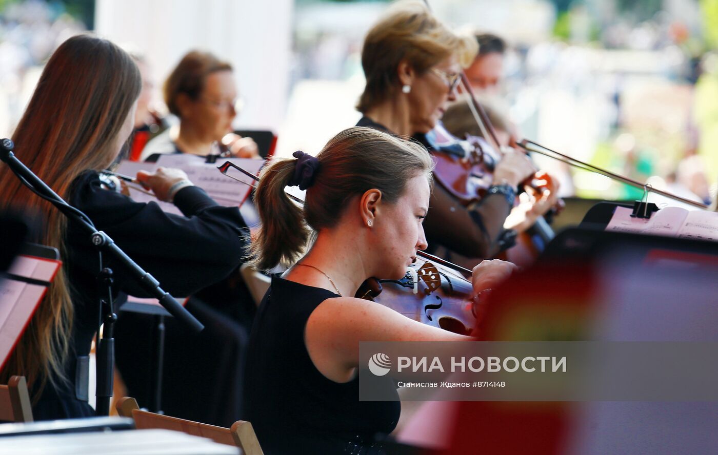 Выставка "Россия". Музыкально-поэтическая композиция "Реквием. Вечная слава героям"