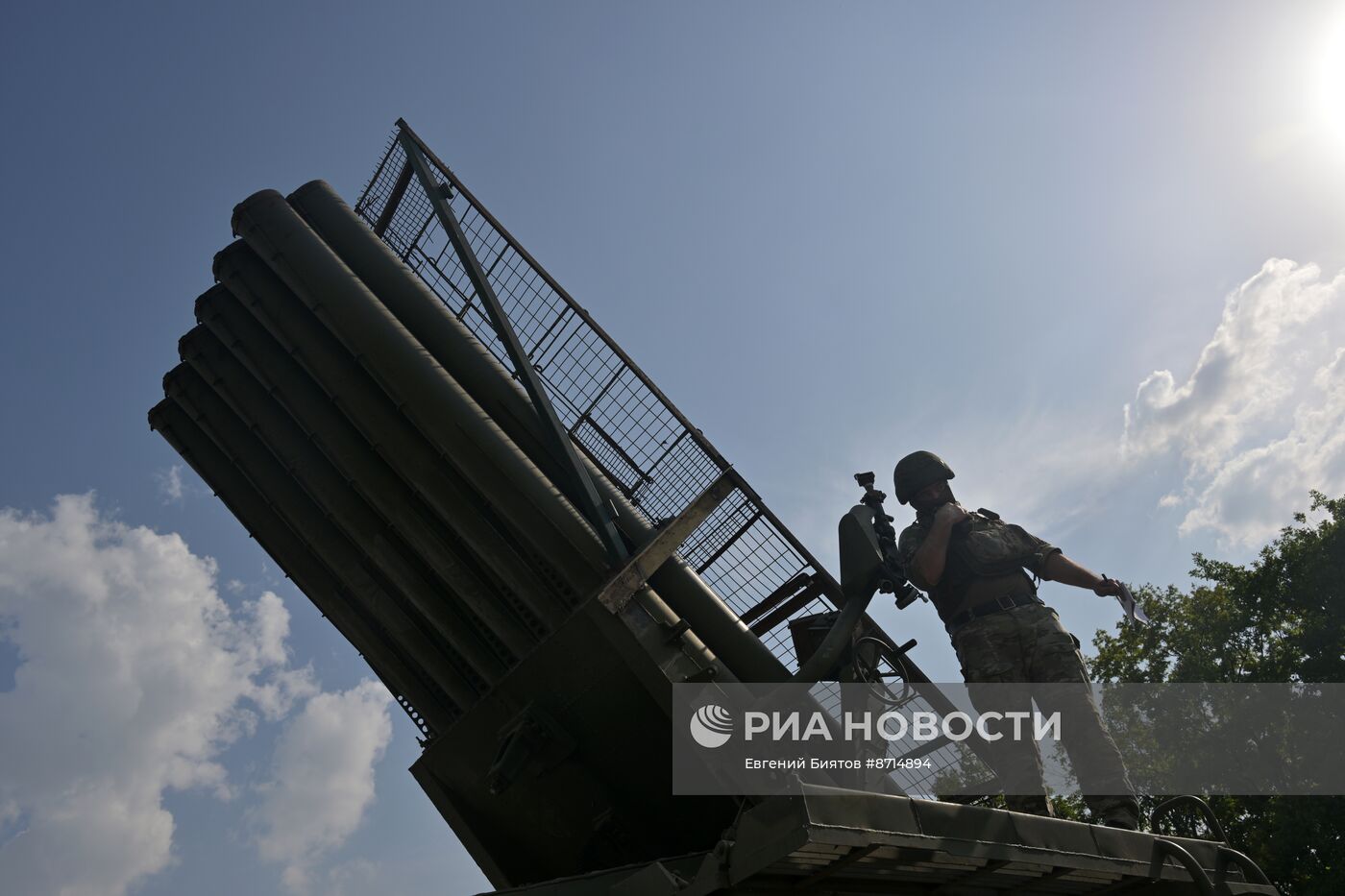 Работа РСЗО "Ураган" группировки войск "Запад"