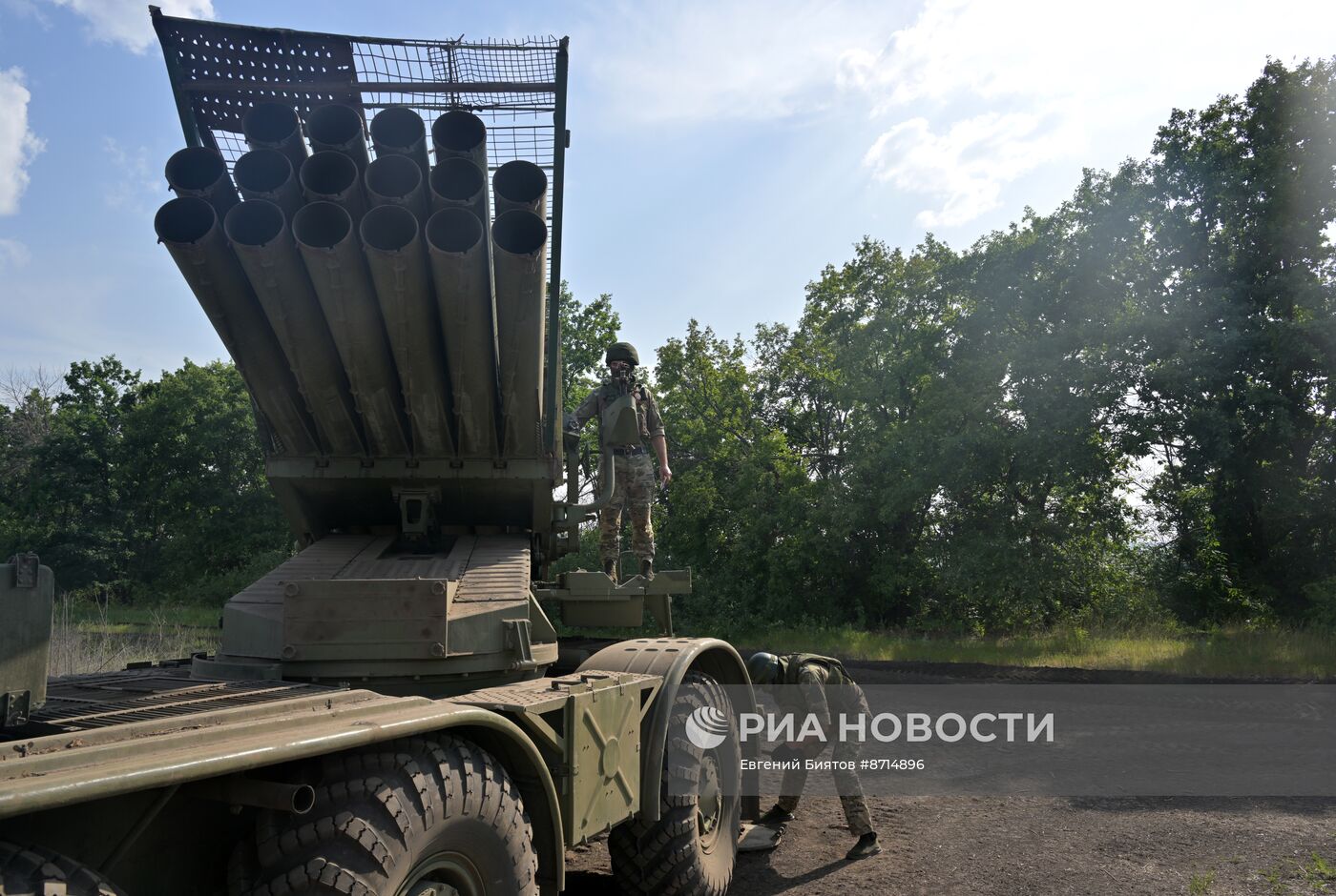 Работа РСЗО "Ураган" группировки войск "Запад"