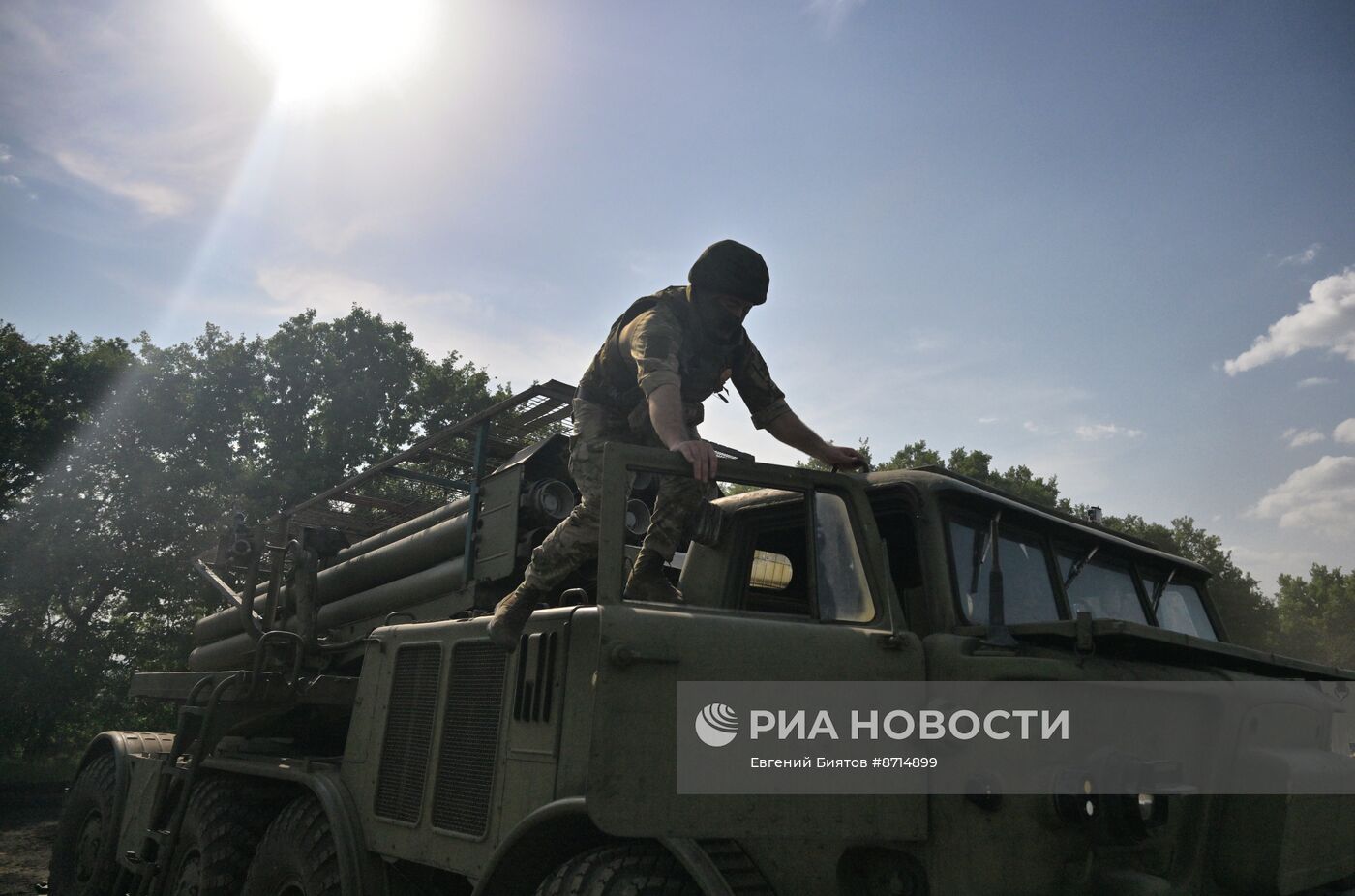 Работа РСЗО "Ураган" группировки войск "Запад"