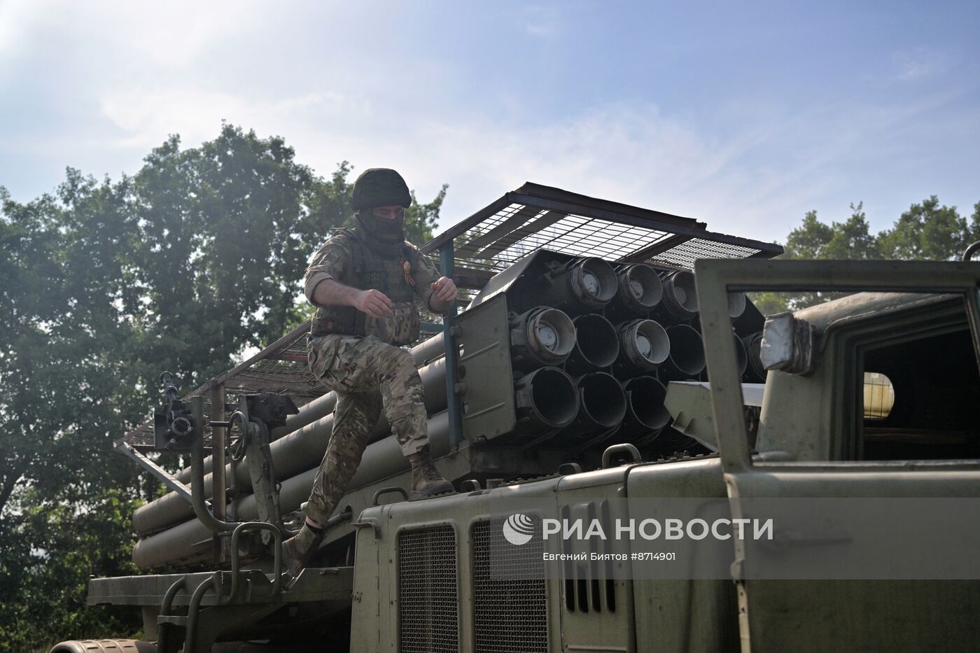 Работа РСЗО "Ураган" группировки войск "Запад"