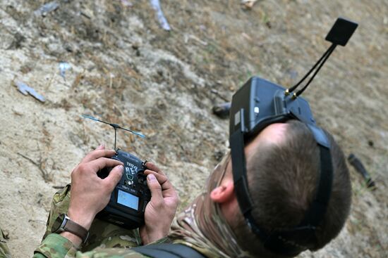 Центр подготовки операторов FPV-дронов "Небесный воин" в ЛНР