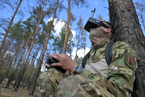 Центр подготовки операторов FPV-дронов "Небесный воин" в ЛНР