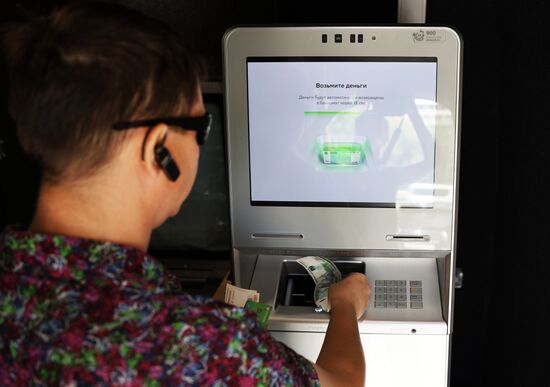 В ДНР начали работу мобильные офисы Сбербанка