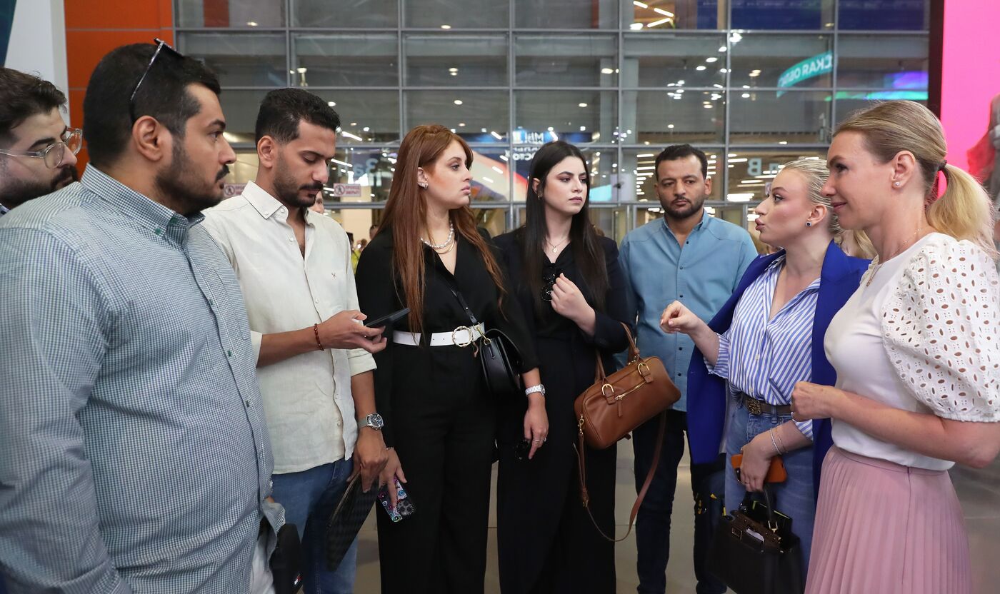 Выставка "Россия". Экскурсия для иностранных журналистов Russia Today