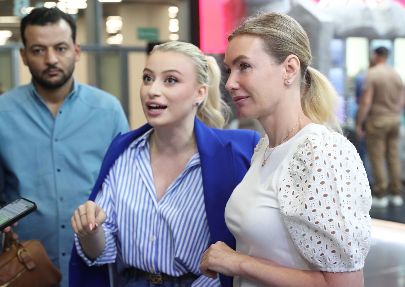 Выставка "Россия". Экскурсия для иностранных журналистов Russia Today