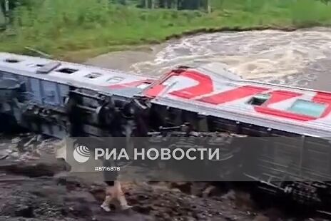 В Коми сошел с рельсов пассажирский поезд