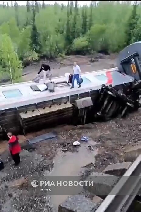 В Коми сошел с рельсов пассажирский поезд