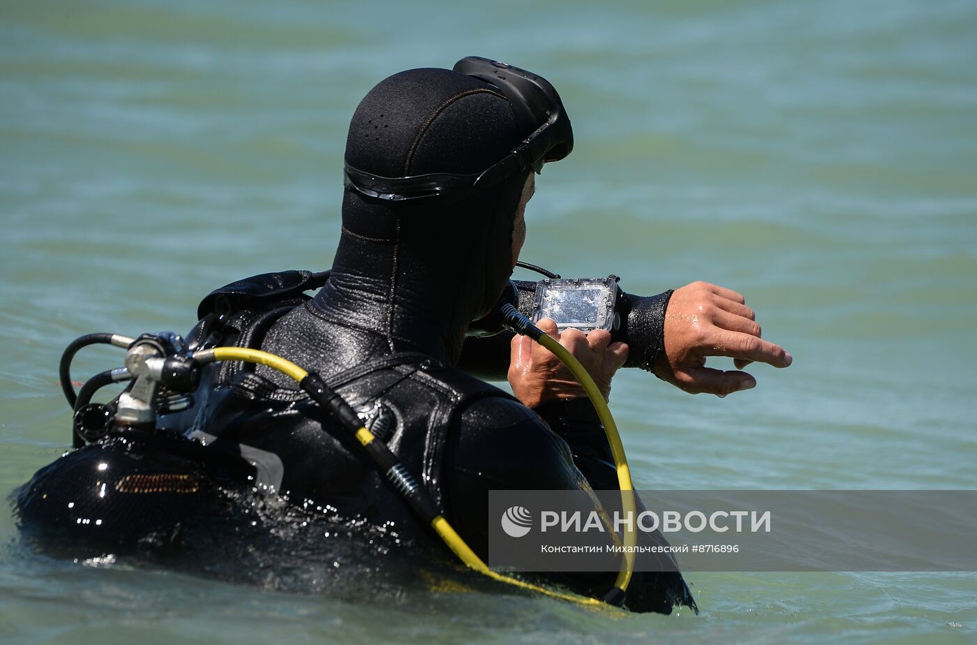 В Севастополе водолазы МЧС обнаружили неразорвавшийся боеприпас
