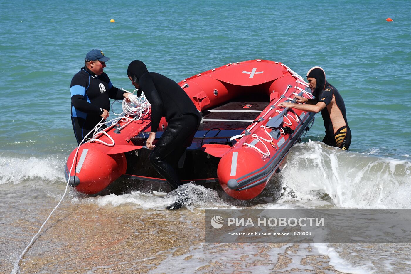 В Севастополе водолазы МЧС обнаружили неразорвавшийся боеприпас