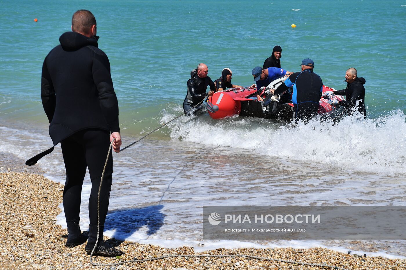 В Севастополе водолазы МЧС обнаружили неразорвавшийся боеприпас