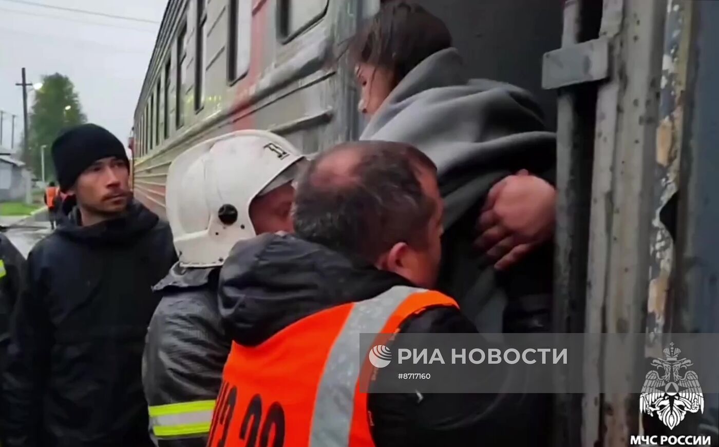 В Коми сошел с рельсов пассажирский поезд