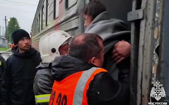 В Коми сошел с рельсов пассажирский поезд