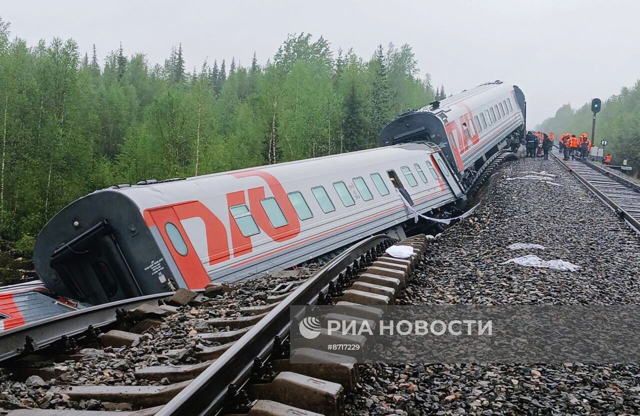 В Коми сошел с рельсов пассажирский поезд