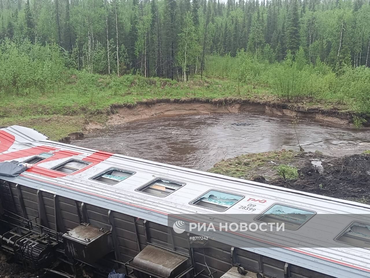 В Коми сошел с рельсов пассажирский поезд