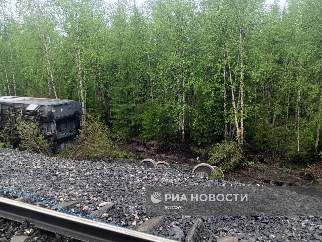 В Коми сошел с рельсов пассажирский поезд