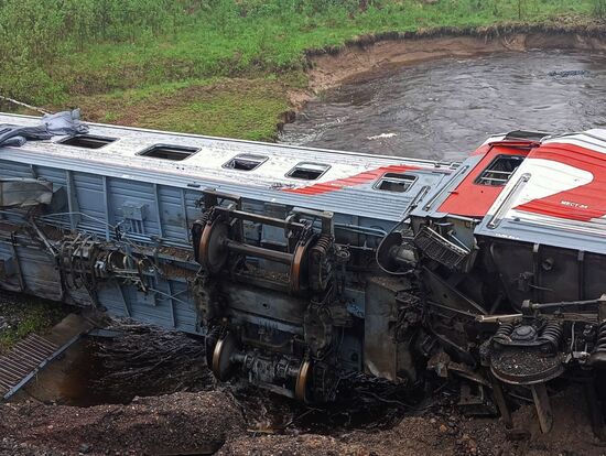 В Коми сошел с рельсов пассажирский поезд