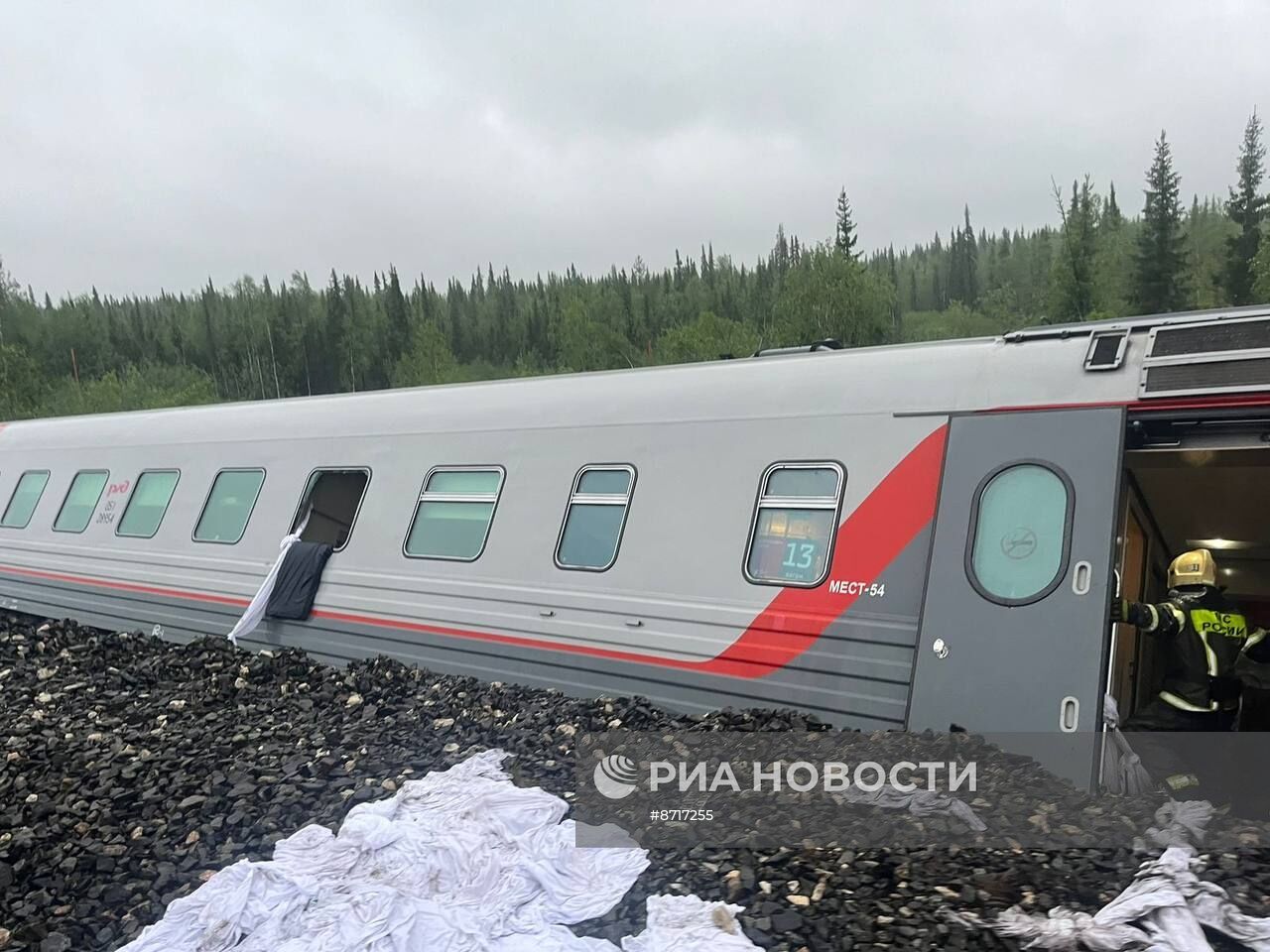 В Коми сошел с рельсов пассажирский поезд