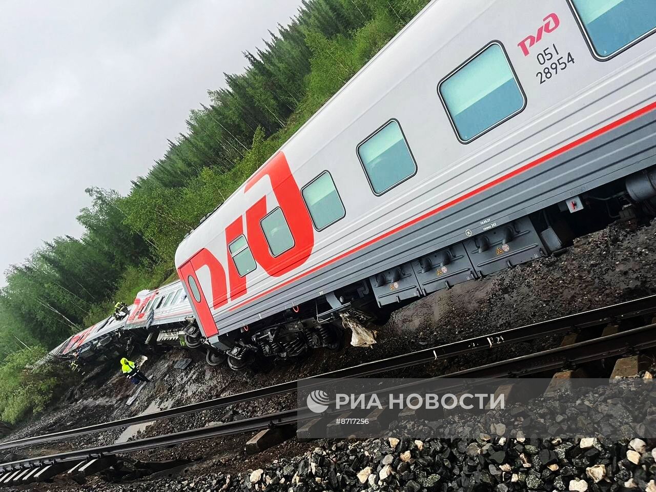 В Коми сошел с рельсов пассажирский поезд