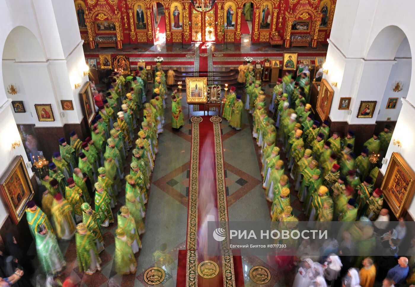 Праздничное богослужение по случаю 80-летия Луганской епархии