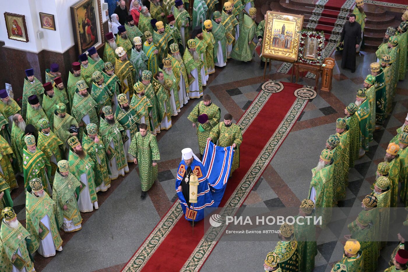 Праздничное богослужение по случаю 80-летия Луганской епархии
