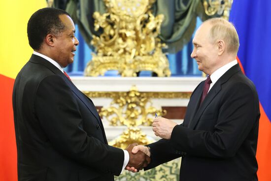 Президент Владимир Путин встретился с президентом Конго Дени Сассу-Нгессо