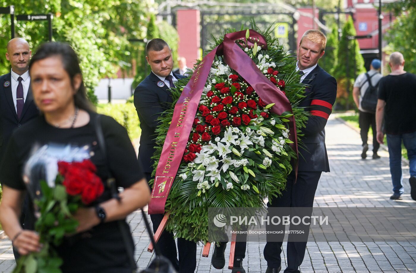 Похороны спортивного комментатора Анны Дмитриевой