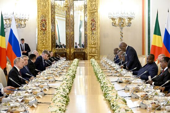 Президент Владимир Путин встретился с президентом Конго Дени Сассу-Нгессо