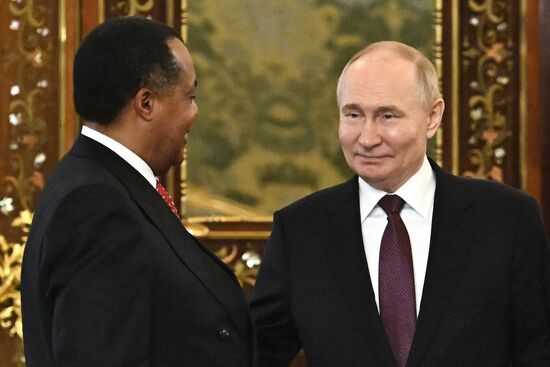 Президент Владимир Путин встретился с президентом Конго Дени Сассу-Нгессо