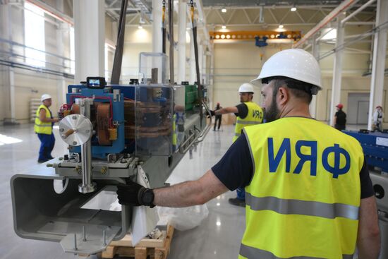 Сборка оборудования ускорительного комплекса ЦКП "СКИФ"