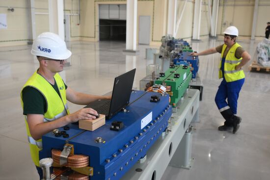 Сборка оборудования ускорительного комплекса ЦКП "СКИФ"