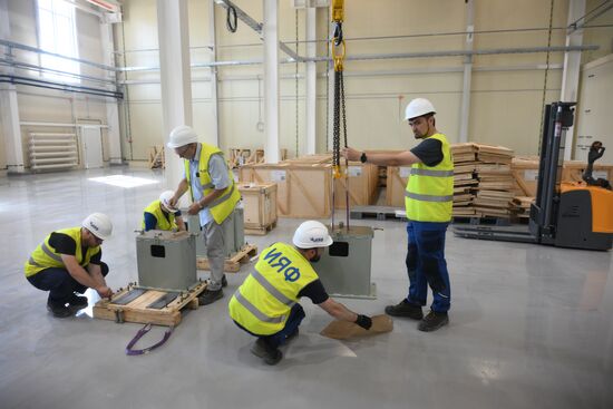 Сборка оборудования ускорительного комплекса ЦКП "СКИФ"