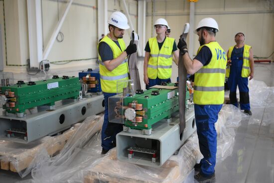 Сборка оборудования ускорительного комплекса ЦКП "СКИФ"