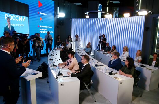 Выставка "Россия".  Федеральный этап Всероссийской ярмарки трудоустройства
