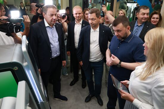 Открытие полноформатных отделений Сбера в ДНР и ЛНР