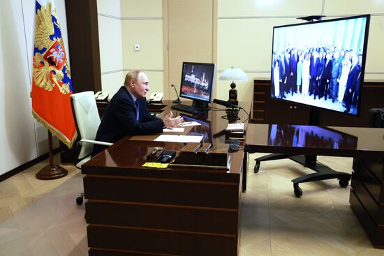 Президент Владимир Путин провел встречу с выпускниками  Высшей школы госуправления РАНХиГС