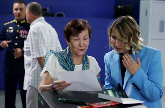 Выставка "Россия". Церемония открытия Международного фестиваля документального кино "RT.Док: Время наших героев"