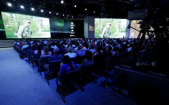 Выставка "Россия". Церемония открытия Международного фестиваля документального кино "RT.Док: Время наших героев"