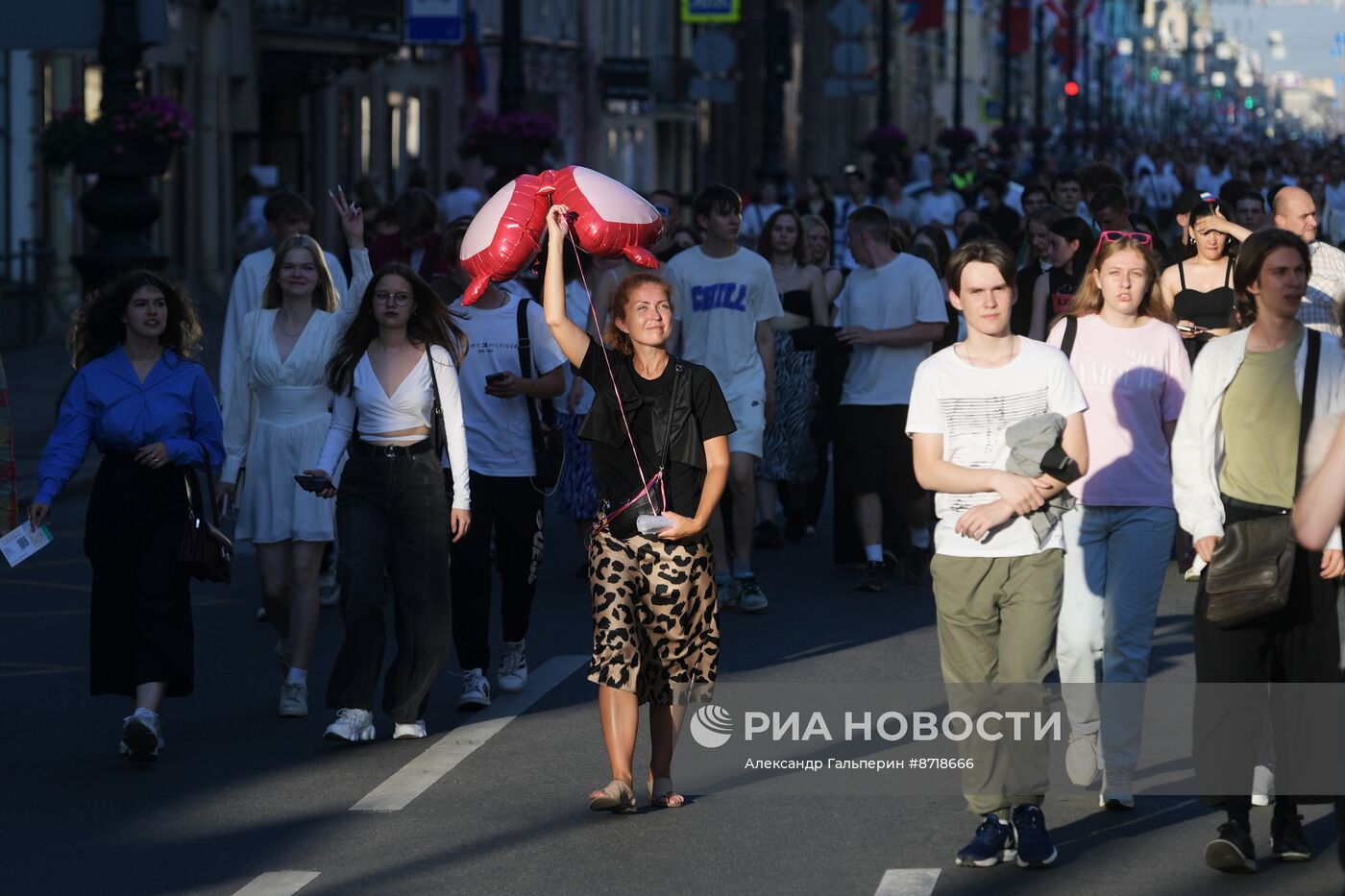 Праздник выпускников школ "Алые паруса" в Санкт-Петербурге