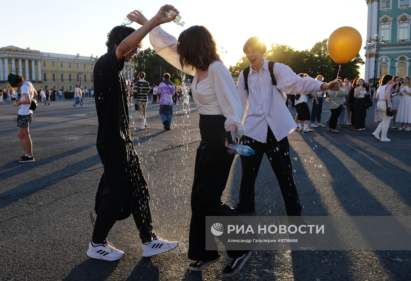 Праздник выпускников школ "Алые паруса" в Санкт-Петербурге