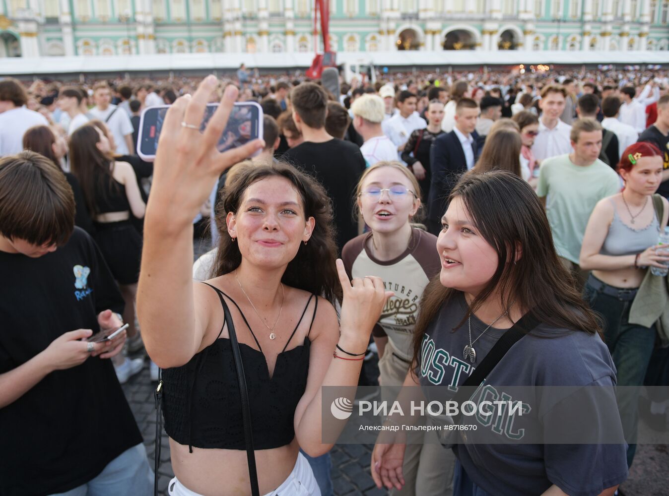 Праздник выпускников школ "Алые паруса" в Санкт-Петербурге