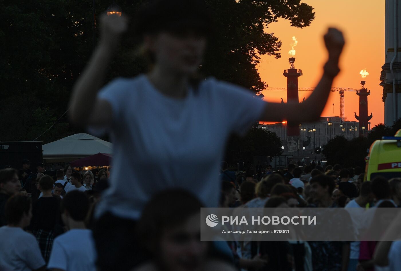 Праздник выпускников школ "Алые паруса" в Санкт-Петербурге