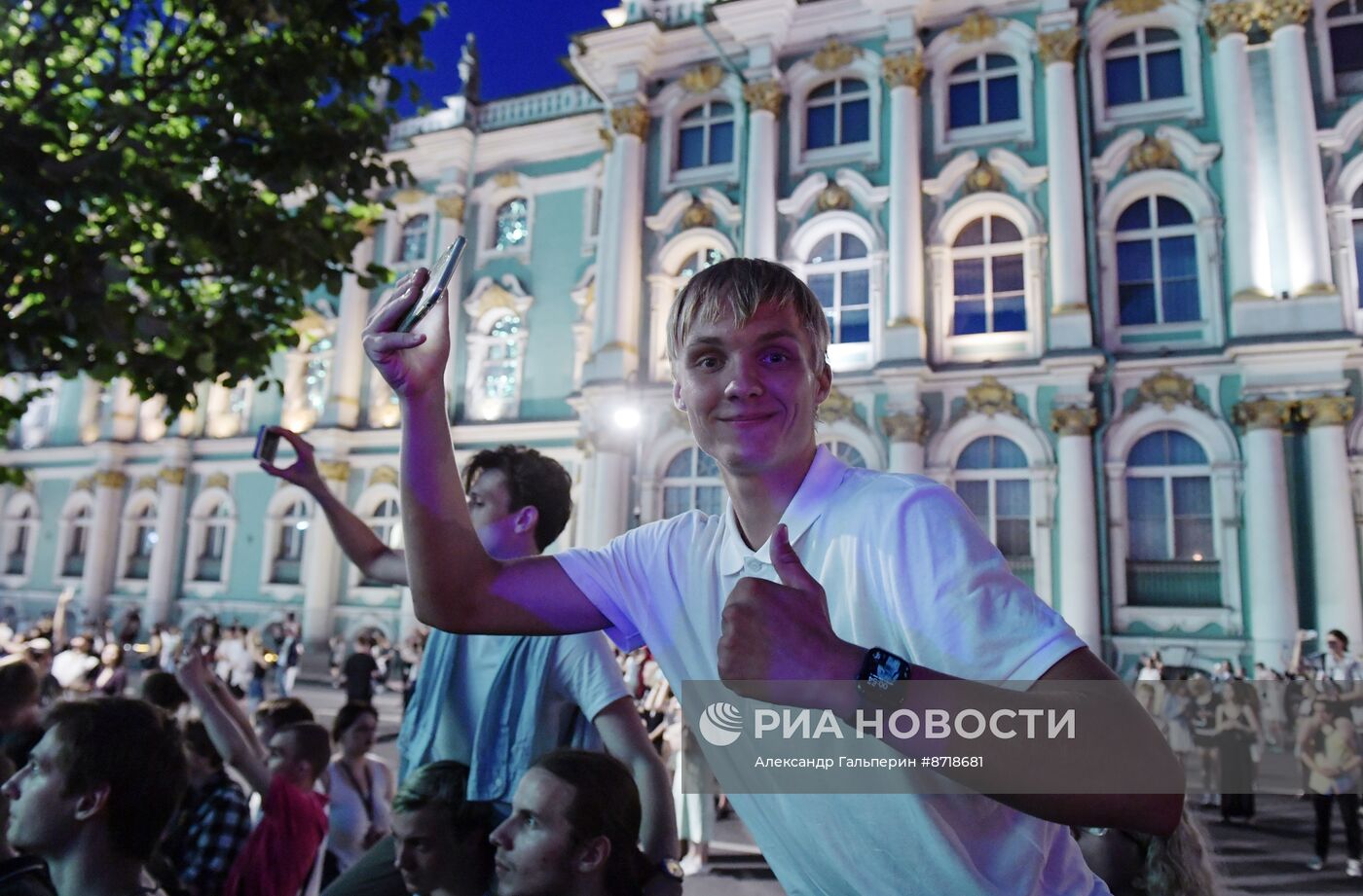 Праздник выпускников школ "Алые паруса" в Санкт-Петербурге